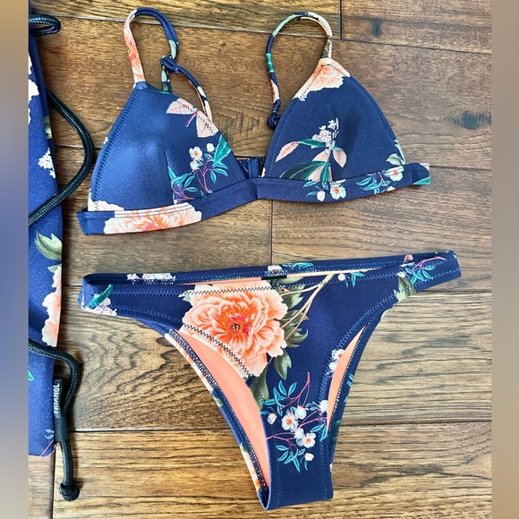 Triangl Navy Delilah Bikini w/ Bag Size Small - Picture 3 of 11